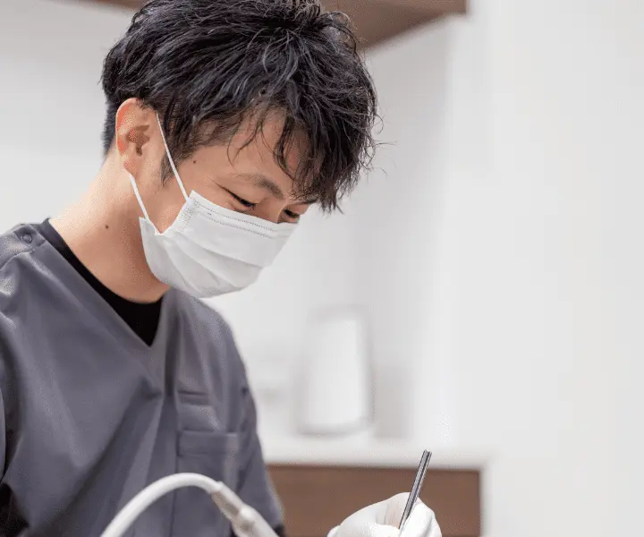 歯科医師の治療の様子