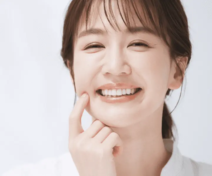 ホワイトニングで歯が白くなった女性